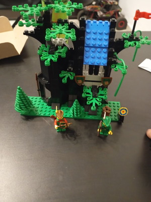 Lego Forestmens Hideout 6054 like new, complete without box or instructions