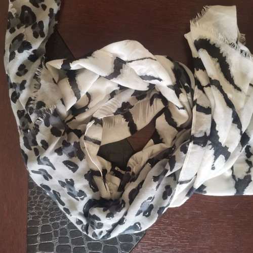 Matt scarf white, black, grey colors 175x80cm like new