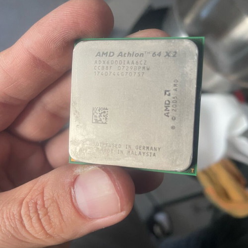 Desktop computer used with ASUS M2R32-MVP motherboard and MSI R5670 graphics card