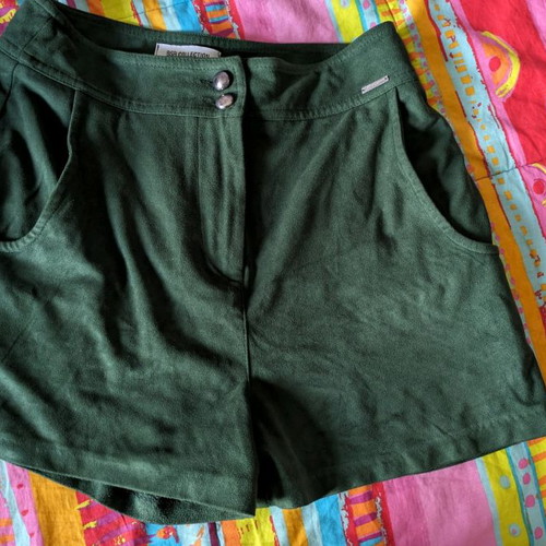 BSB velvet shorts in comfortable fit, size 38