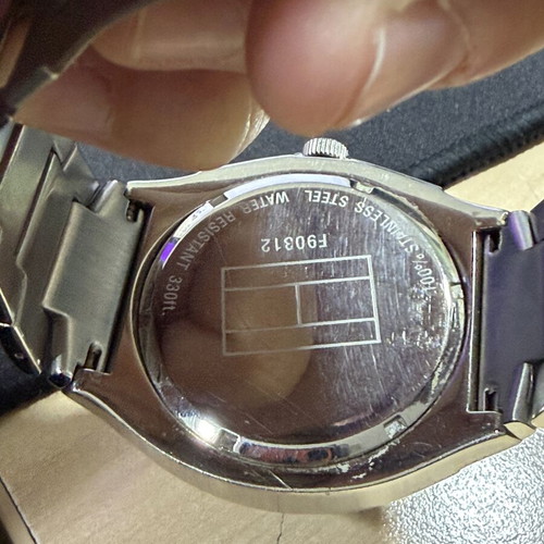 Tommy Hilfiger Men’s Watch Ref. F90312 Like New, Silver Stainless Steel