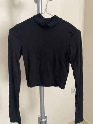 Black cropped high neck long sleeve top Pull&Bear size S like new
