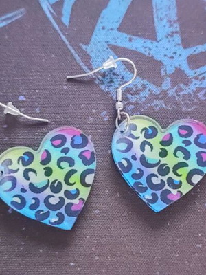Acrylic earrings heart leopard pattern like new, multicolor