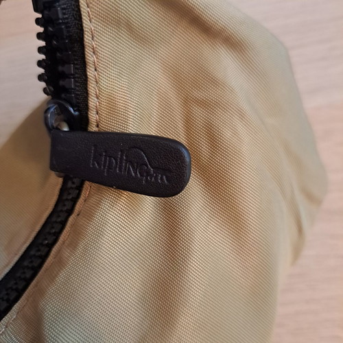 Kipling shoulder bag like new in khaki-olive color