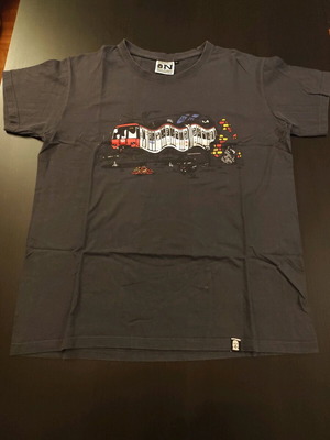 Vandals On Holidays Metro Barcelona T-shirt Large gray like new with sticker