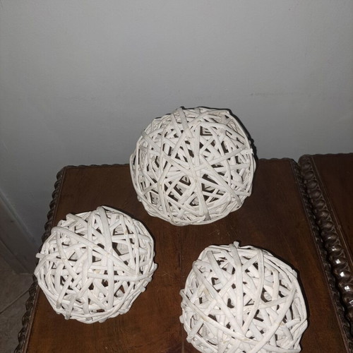 Decorative white wooden balls like new