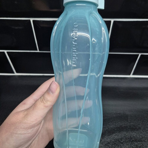 Tupperware water bottle like new