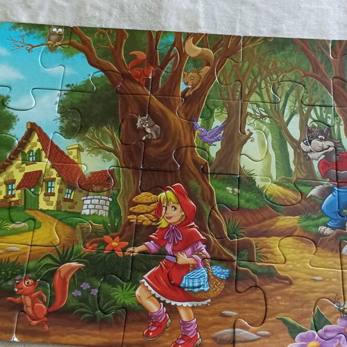 Red Riding Hood puzzle used, 20 pieces, age 3+, Desyllas