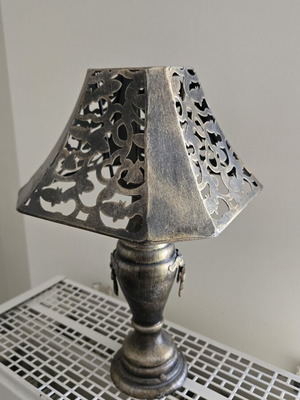 Metal candle holder for tealight