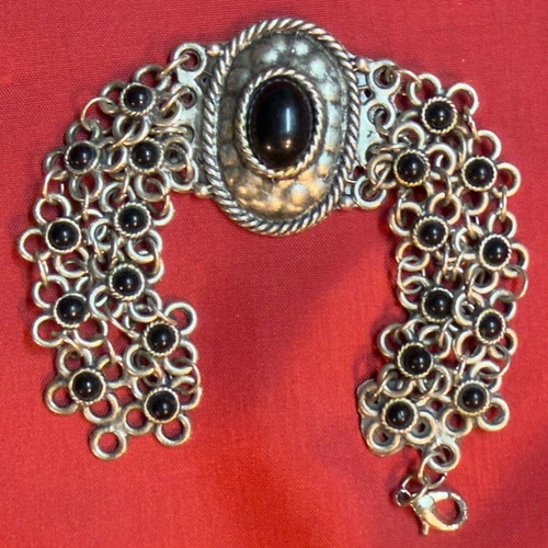 Vintage bracelet with black stone and filigree technique like new