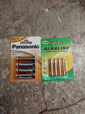 Alkaline battery set AA and AAA new, 2 packs Panasonic and Bracket
