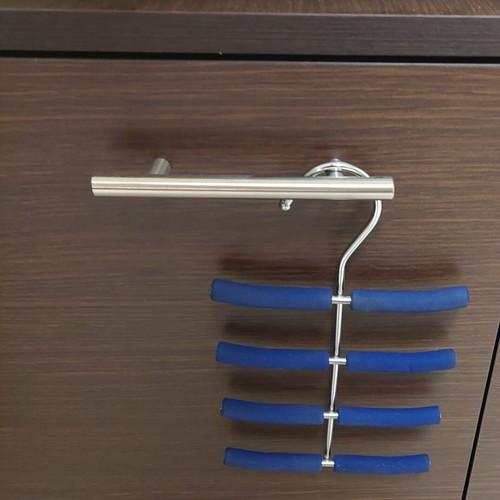 Metal tie hanger like new, blue