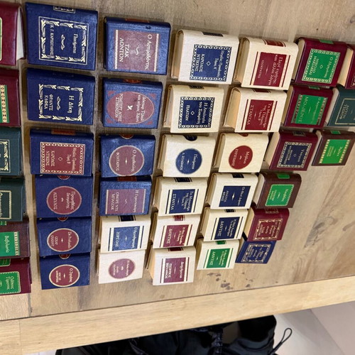 Deagostini small library used, pack of 40 volumes