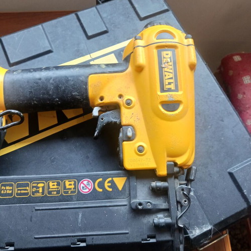 Dewalt D51238 pneumatic nail gun like new, 16–50mm