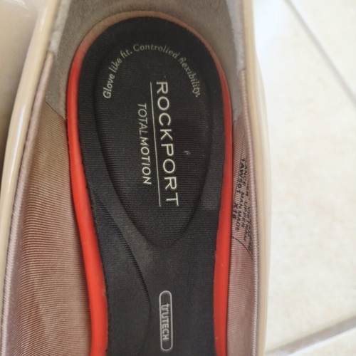 Rockport beige pumps used with athletic insole size 37.5