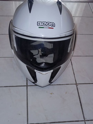 Bron motorcycle helmet size M (57-58)