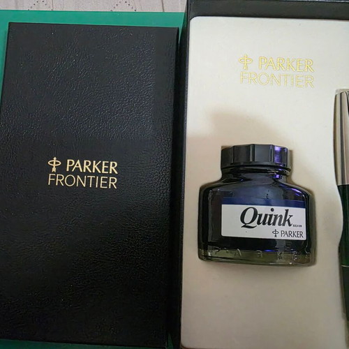 Parker Frontier fountain pen with ink gift set