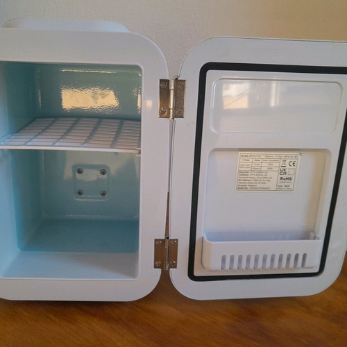 Stylpro cosmetic fridge used, needs repair