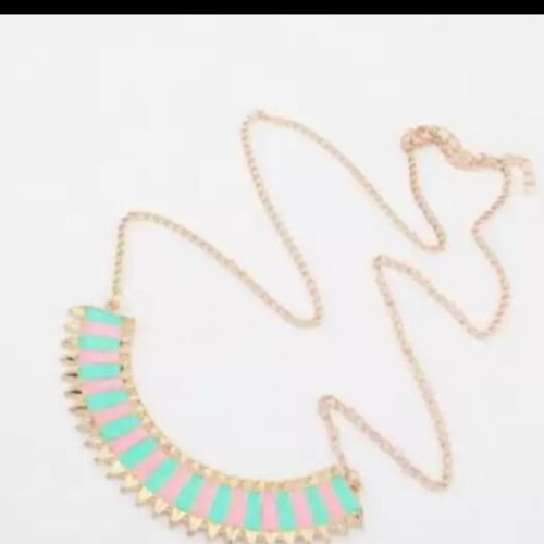 Vintage necklace in mint and pink, like new