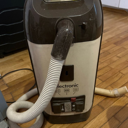 Vacuum cleaner used in good condition