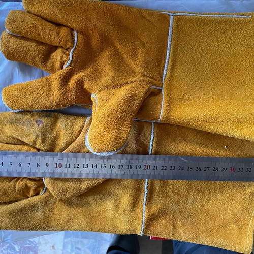 Leather gloves like new, useful for BBQ