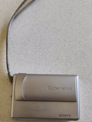 Sony Cyber-shot DSC-T1 digital camera used for repair or parts