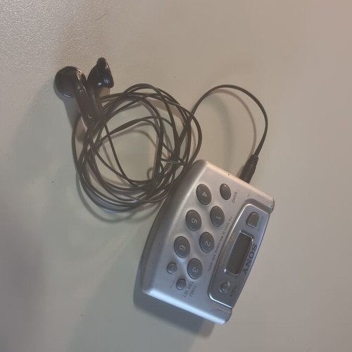 Sony SRF-M37W Walkman radio