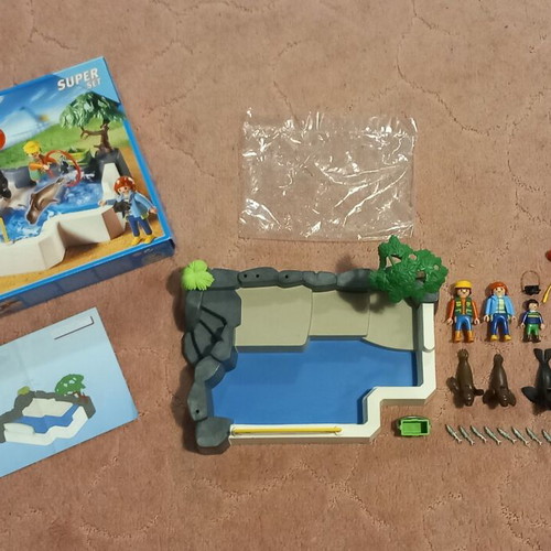 Vintage Playmobil Aquarium with Seals No 3135 like new
