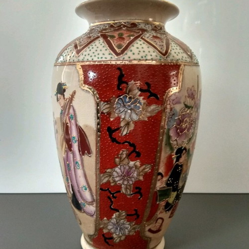 Decorative Chinese vase used, height 26 cm