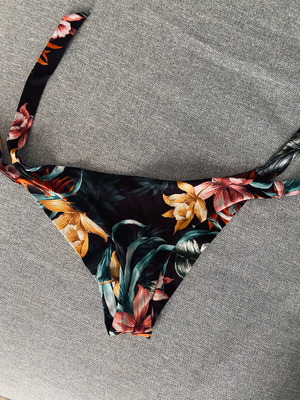 ZARA bikini bottom with side tie like new, Brazilian style