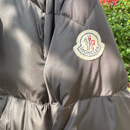 Moncler jacket like new with gold details, black size M