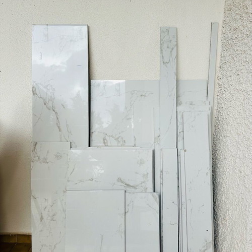 White tiles of excellent quality, 23 pieces, new