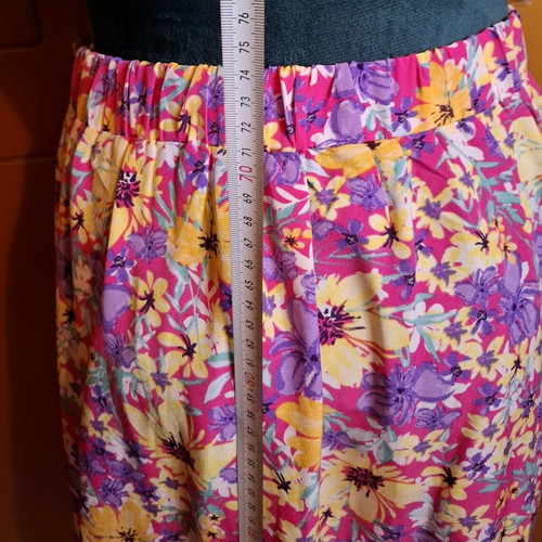 Floral skirt new, size S-M, multicolored