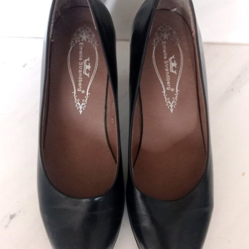 Black leather shoes size 41.