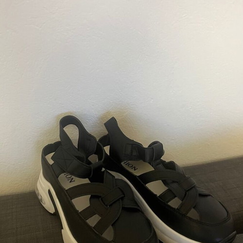 Athletic shoes new, summer style, size 38, black and white