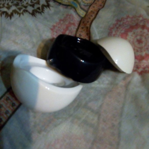 Porcelain coup and salt shaker with spherical jar new from England