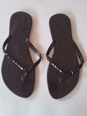 Figos women's leather flip flops used, size 39, black