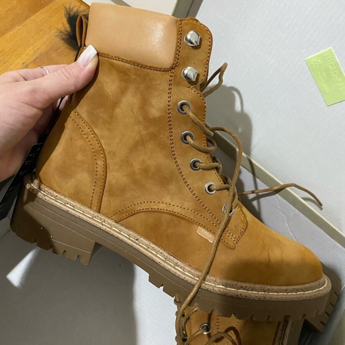 Only brown ankle boots new, size 38