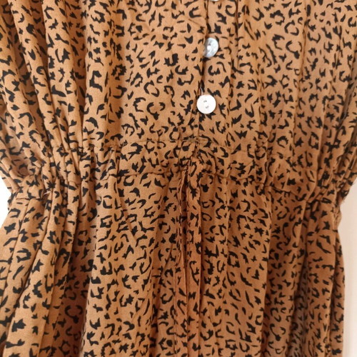 Leopard dress large new, long with buttons and ruffles