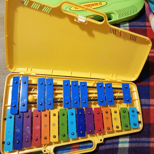 Metallophones like new, yellow and green