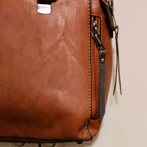 Medium bag like new, brown-red with multiple compartments