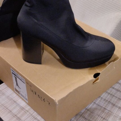 Bershka black high boots like new, size 37