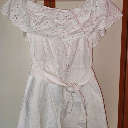 White Bershka one-piece shorts like new with belt and off-shoulder size M