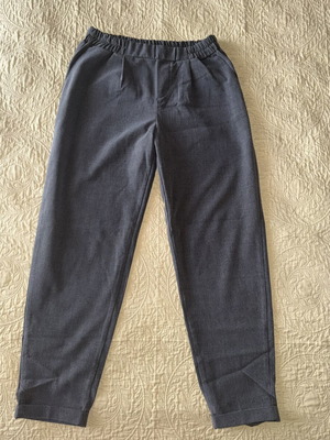 Pink Woman gray pants size L like new, elastic waist, pockets