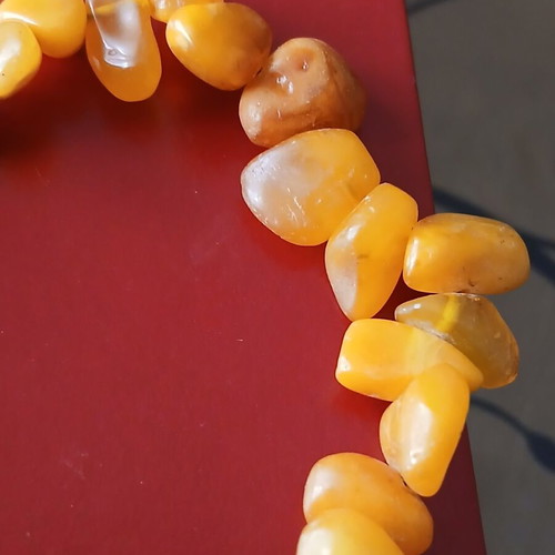 Necklace with natural amber, 42 cm length, like new