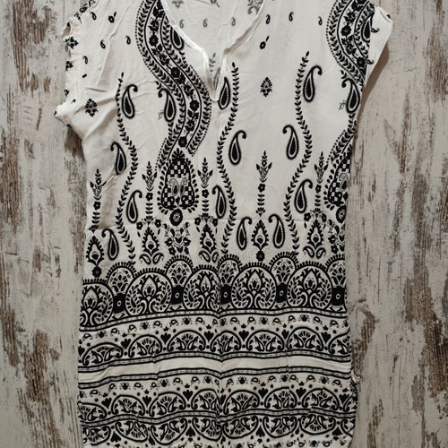 Caftan white with black pattern like new, sizes M L