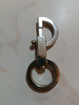 Safety hook used, length 7.5 centimeters