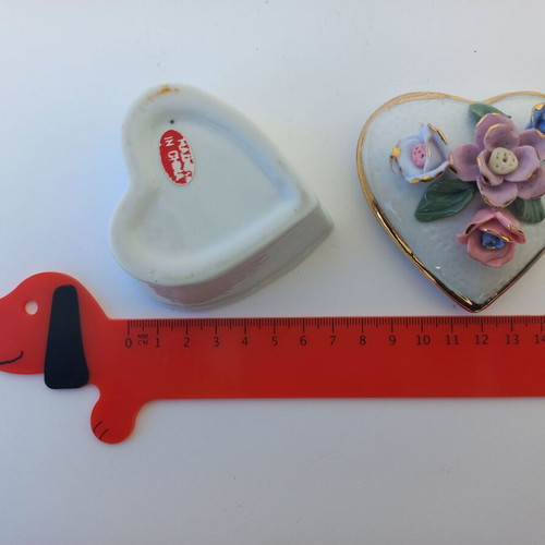 Chinese porcelain heart jewelry box like new with flowers and gold