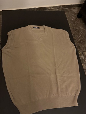 Sleeveless shirt like new size S