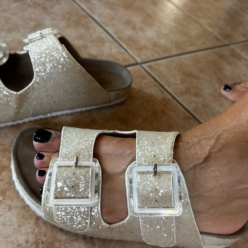 Colors of California white slippers used, size 38